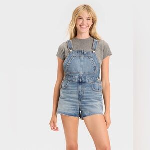 NWT Universal Thread Distressed Blue Denim Short Overalls Size 8